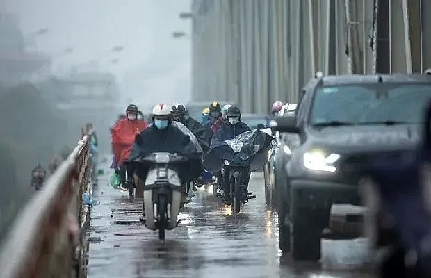 Thời tiết chủ đạo trong hai ngày này là nhiều mây, có mưa và mưa nhỏ rải rác, độ ẩm cao gây cảm giác rét buốt. Thời tiết chủ đạo trong hai ngày này là nhiều mây, có mưa và mưa nhỏ rải rác, độ ẩm cao gây cảm giác rét buốt.