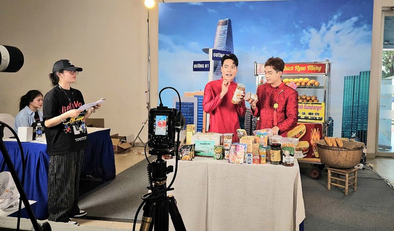 Từ “chốt đơn” đến “chốt niềm tin”: Quản trị thương mại điện tử thời livestream