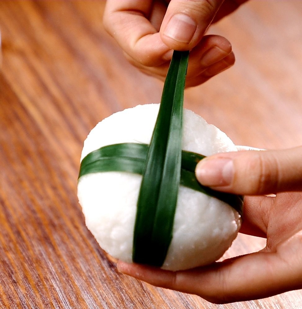 Thơm dẻo cơm nắm lá cọ - Gói trọn tinh hoa ẩm thực đất Tổ