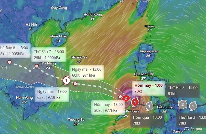 Sức gió mạnh nhất vùng gần tâm bão duy trì ở cấp 13 (134-149 km/giờ), giật cấp 16.