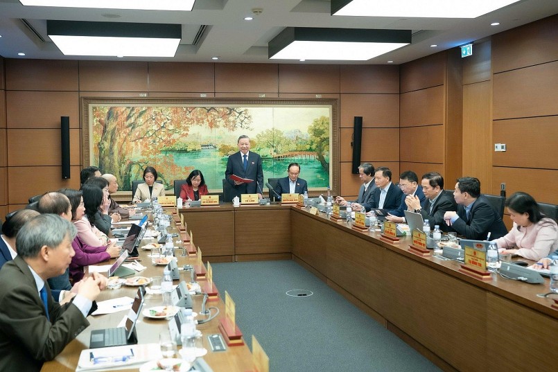 Tổng Bí thư Tô Lâm và các đại biểu tham dự phiên thảo luận tại Tổ 1 - Đoàn ĐBQH thành phố Hà Nội chiều 04/11 Tổng Bí thư Tô Lâm và các đại biểu tham dự phiên thảo luận tại Tổ 1 - Đoàn ĐBQH thành phố Hà Nội chiều 04/11