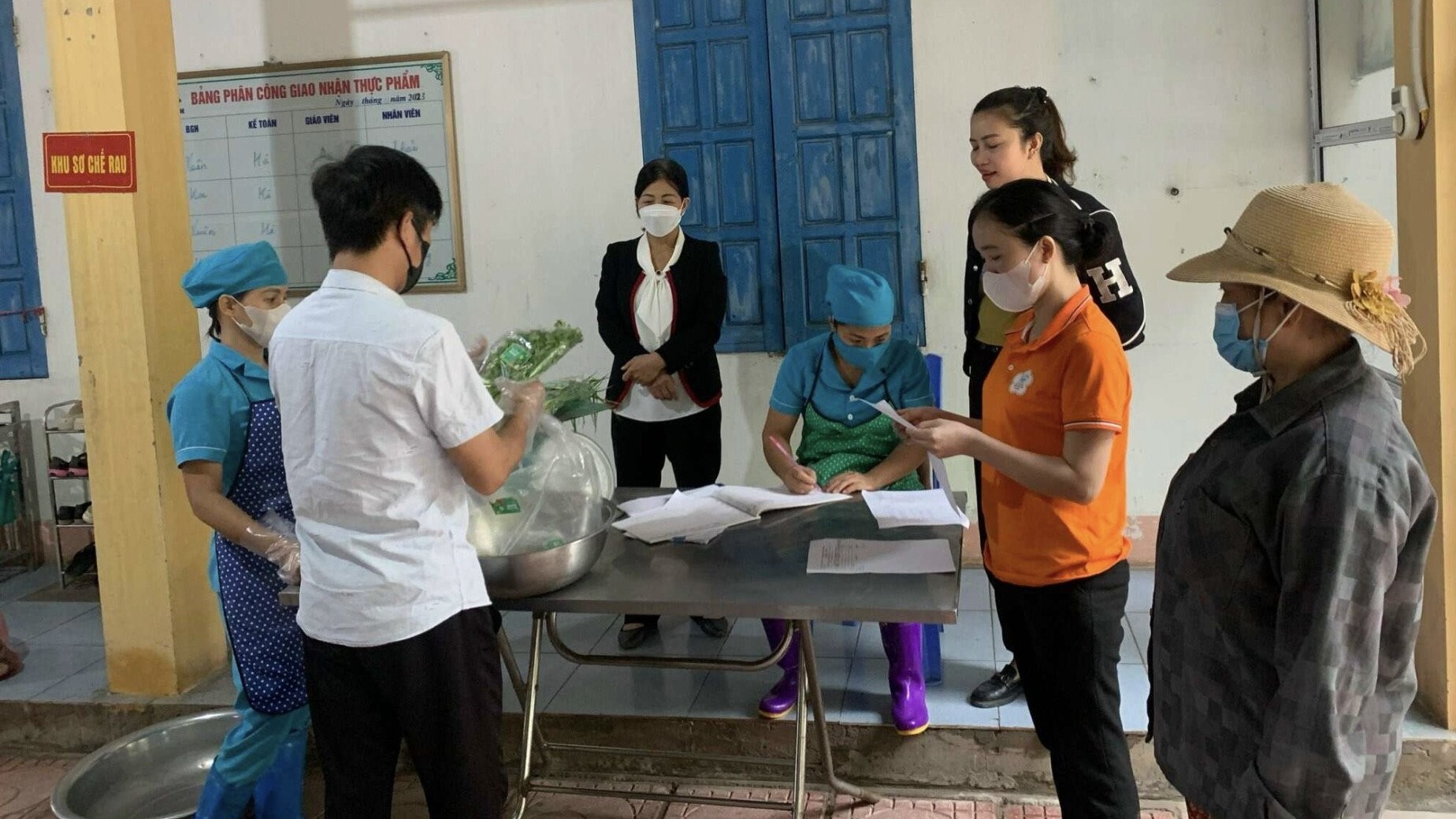 Bộ Y tế chỉ đạo siết chặt an toàn thực phẩm tại bếp ăn tập thể và trường học