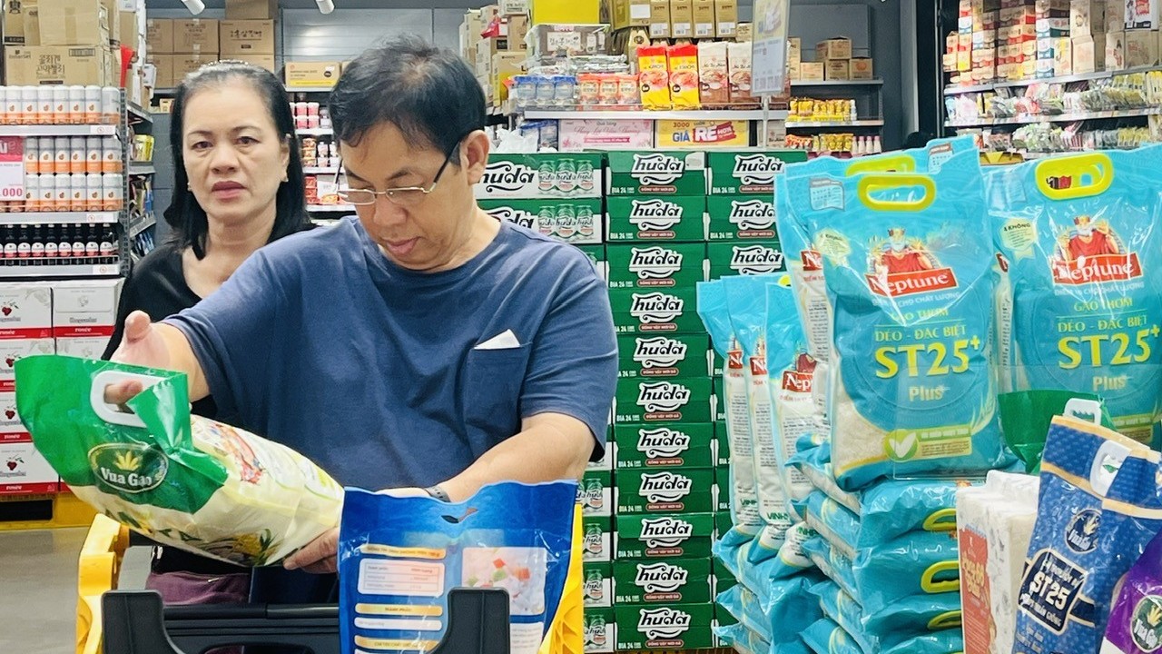 Từ hạt gạo trắng đến thương hiệu xanh: Bước ngoặt của ngành lúa Việt