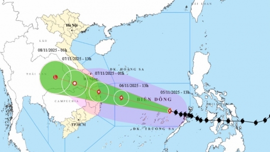 Bão số 13 Kalmaegi giật cấp 17, chỉ đạo ứng phó 'khẩn cấp hơn, nguy hiểm hơn'