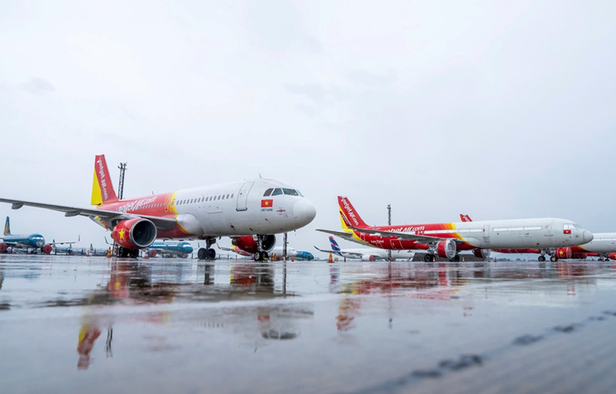 Hàng loạt chuyến bay bị ảnh hưởng bởi bão Kalmaegi Hàng loạt chuyến bay bị ảnh hưởng bởi bão Kalmaegi