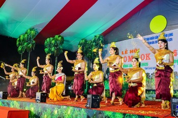 Hòa mình trong lễ hội Ok Om Bok để cảm nhận trọn vẹn văn hóa Khmer