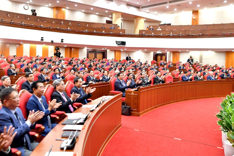 Các đồng chí lãnh đạo Đảng, Nhà nước và các đại biểu tham dự phiên bế mạc hội nghị. Ảnh: ĐĂNG KHOA Các đồng chí lãnh đạo Đảng, Nhà nước và các đại biểu tham dự phiên bế mạc hội nghị. Ảnh: ĐĂNG KHOA