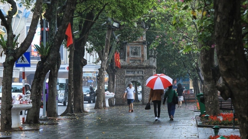 Miền Bắc nồm ẩm "trái mùa": Vì sao và bao giờ chấm dứt?