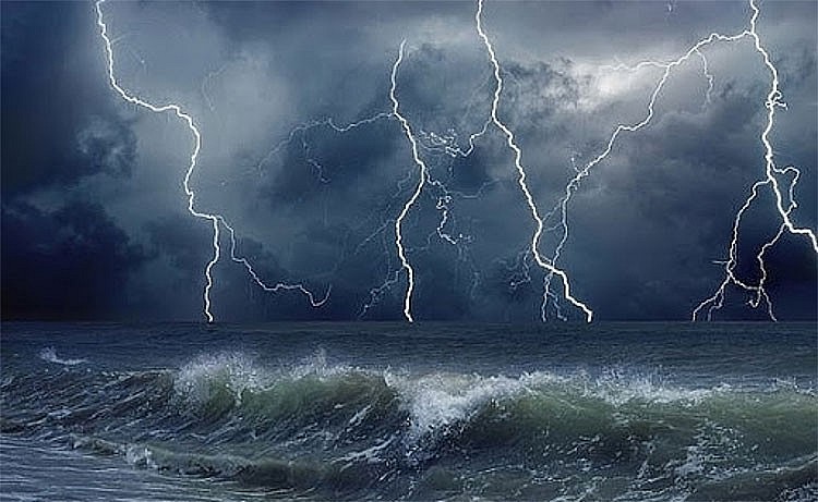 Cảnh báo nguy hiểm trên biển, đất liền an toàn