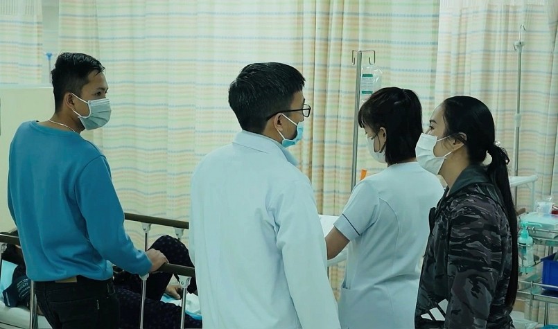 Vụ ngộ độc bánh mì tại TP HCM: Số ca nhập viện vượt 200 người