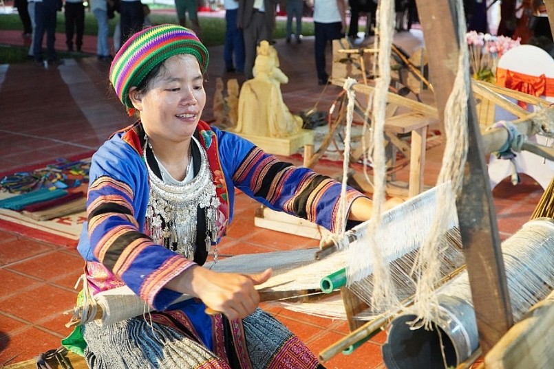 Mở đường tiêu thụ nông sản, sản phẩm làng nghề vươn ra thế giới