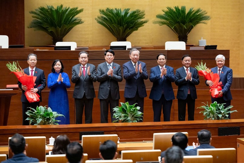 Các đồng chí lãnh đạo Đảng, Nhà nước, Quốc hội, Chính phủ, Mặt trận Tổ quốc chúc mừng Phó Chủ tịch Quốc hội Đỗ Văn Chiến và Chánh án Toà án nhân dân tối cao Nguyễn Văn Quảng