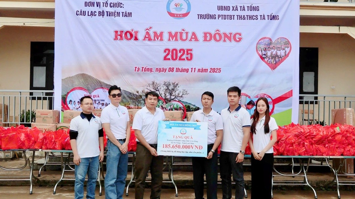 Giữa mây trời Tây Bắc, yêu thương được trao đi