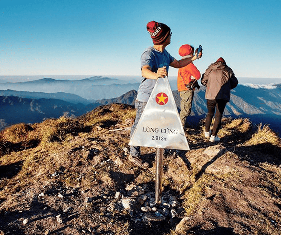 Lùng Cúng – Đỉnh núi thách thức giữa biển mây Tây Bắc