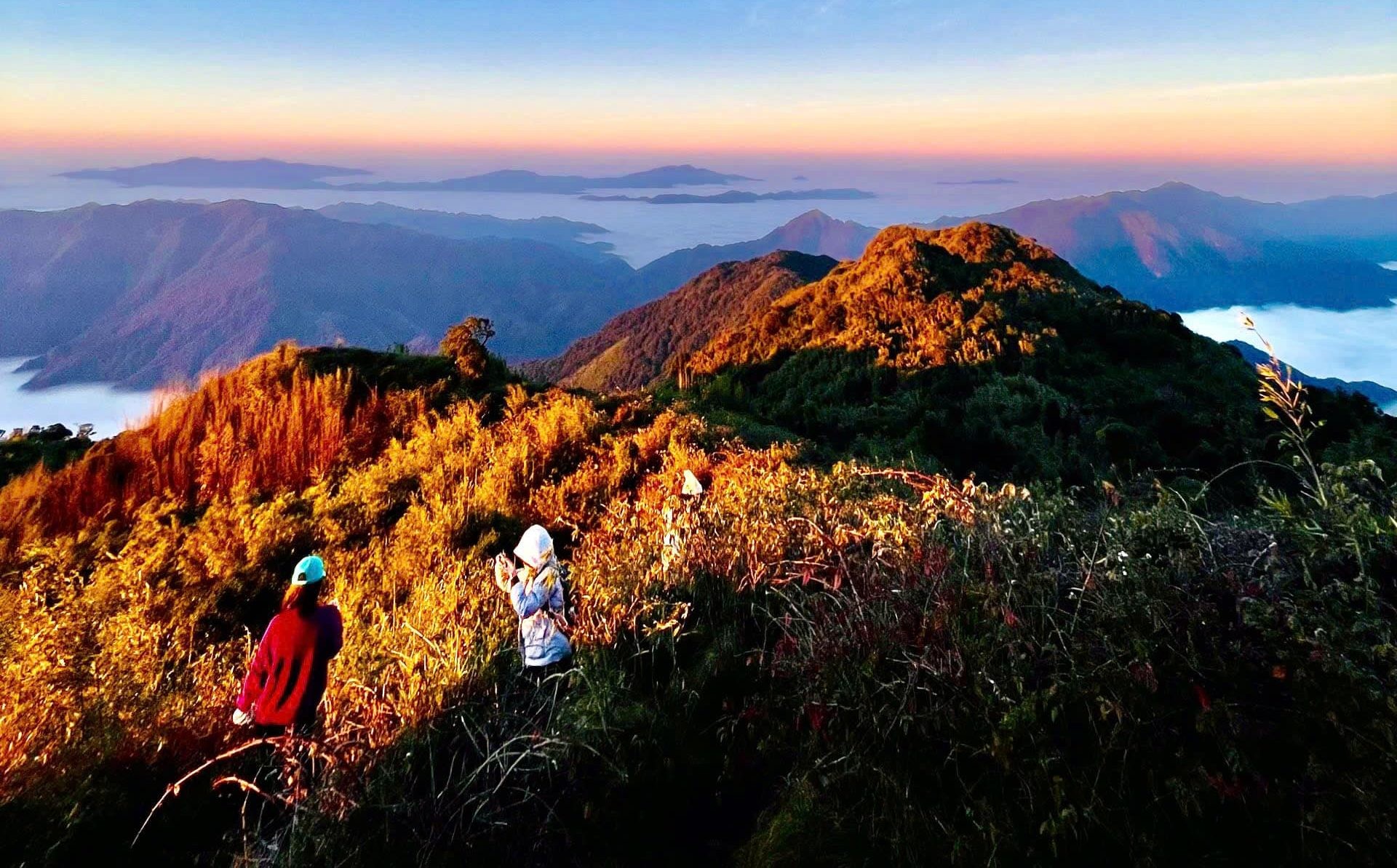 Lùng Cúng – Đỉnh núi thách thức giữa biển mây Tây Bắc