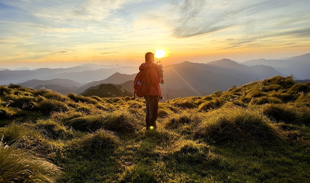 Lùng Cúng – Đỉnh núi thách thức giữa biển mây Tây Bắc