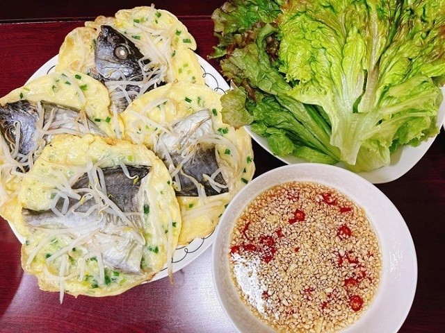 Bánh khoái cá kình – Hương vị đại dương độc đáo của làng Chuồn xứ Huế