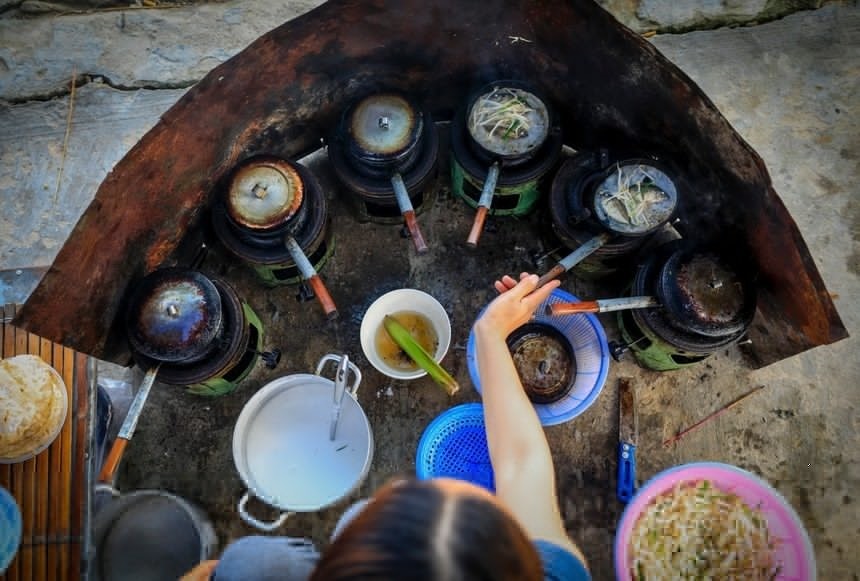 Bánh khoái cá kình – Hương vị đại dương độc đáo của làng Chuồn xứ Huế