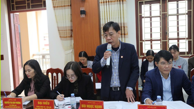 Đại biểu Bùi Ngọc Hạnh tham gia góp ý vào Dự thảo các văn kiện Đại hội đại biểu toàn quốc lần thứ XIV của Đảng.