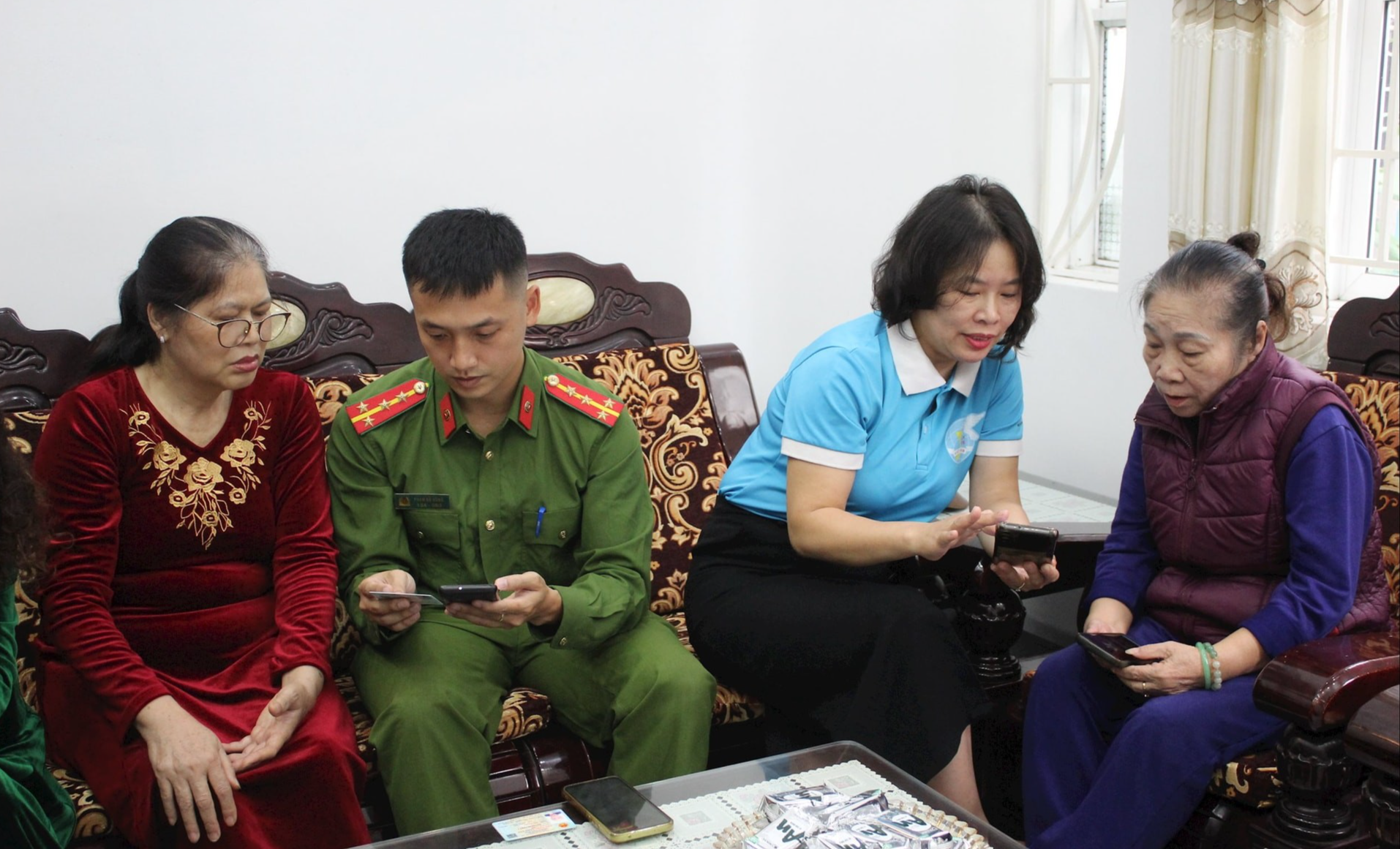 Phường Gia Viên có số lượng cán bộ, đảng viên góp ý dự thảo văn kiện Đại hội Đảng toàn quốc qua VNeID nhiều nhất thành phố Hải Phòng.