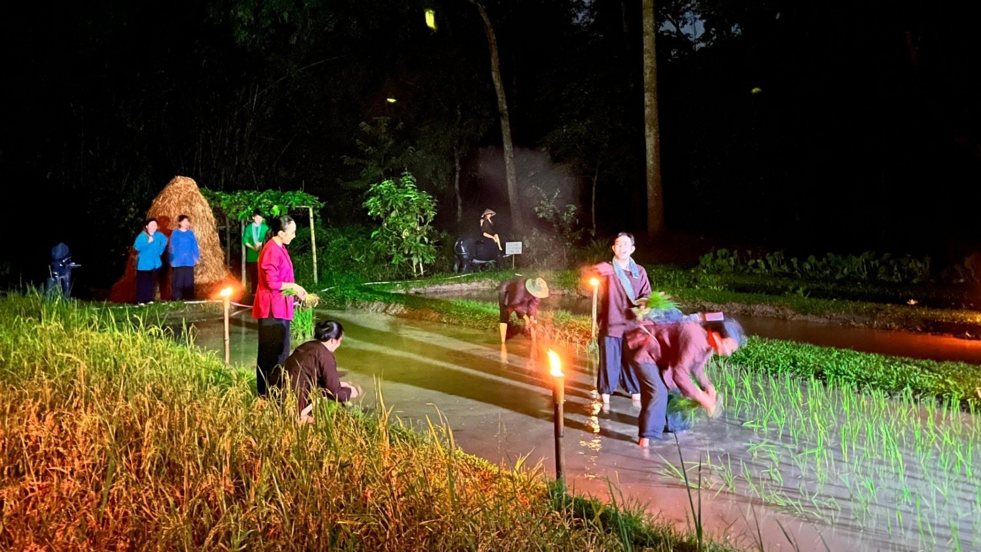 Khai phá “mỏ vàng” du lịch đêm: Tháo gỡ nút thắt hạ tầng và pháp lý là then chốt