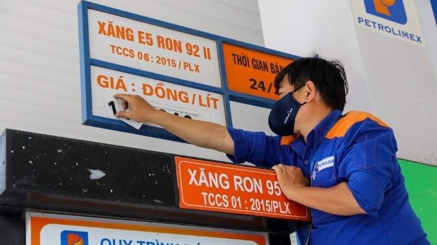 Giá xăng tăng nhẹ, dầu diesel tăng mạnh