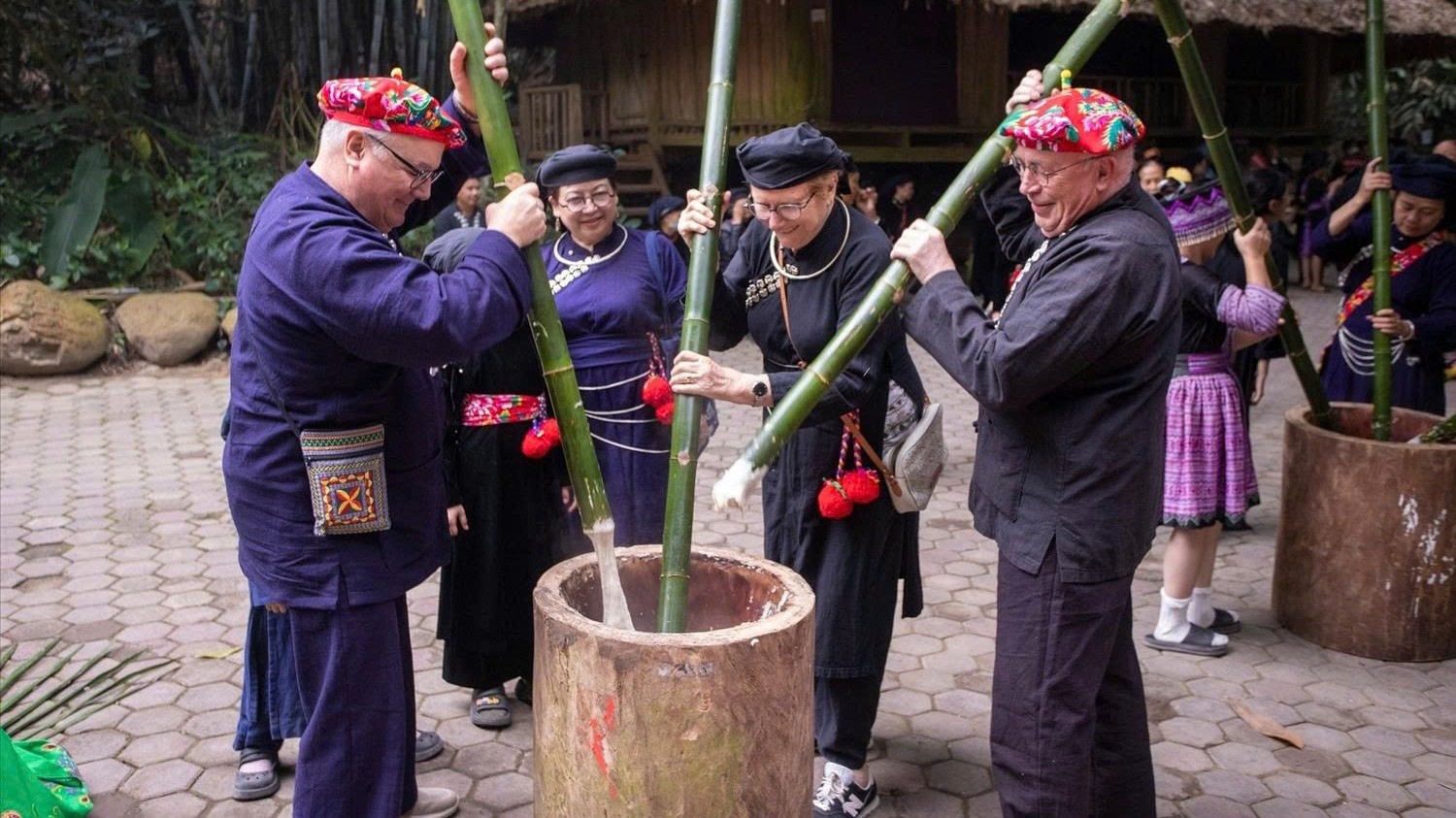 Du lịch Việt Nam bứt phá mạnh mẽ, tạo sức bật mùa du lịch cuối năm