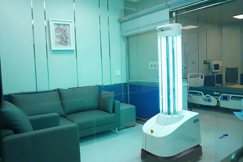 Robot UV chỉ cần 10-15 phút để hoàn tất một chu kỳ khử khuẩn. Ảnh: BVCC