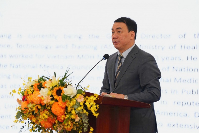 TS Nguyễn Ngô Quang, Cục trưởng Cục Khoa học Công nghệ và đào tạo (Bộ Y tế), cho biết từ năm 2027, Hội đồng Y khoa Quốc gia sẽ tổ chức Kỳ thi Quốc gia đánh giá năng lực của các bác sĩ đa khoa sau tốt nghiệp đại học. TS Nguyễn Ngô Quang, Cục trưởng Cục Khoa học Công nghệ và đào tạo (Bộ Y tế), cho biết từ năm 2027, Hội đồng Y khoa Quốc gia sẽ tổ chức Kỳ thi Quốc gia đánh giá năng lực của các bác sĩ đa khoa sau tốt nghiệp đại học.