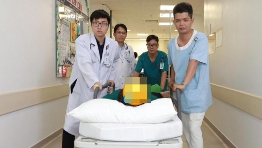 Bác sĩ cảnh báo về cách sơ cứu vắt chanh vào miệng người bất tỉnh