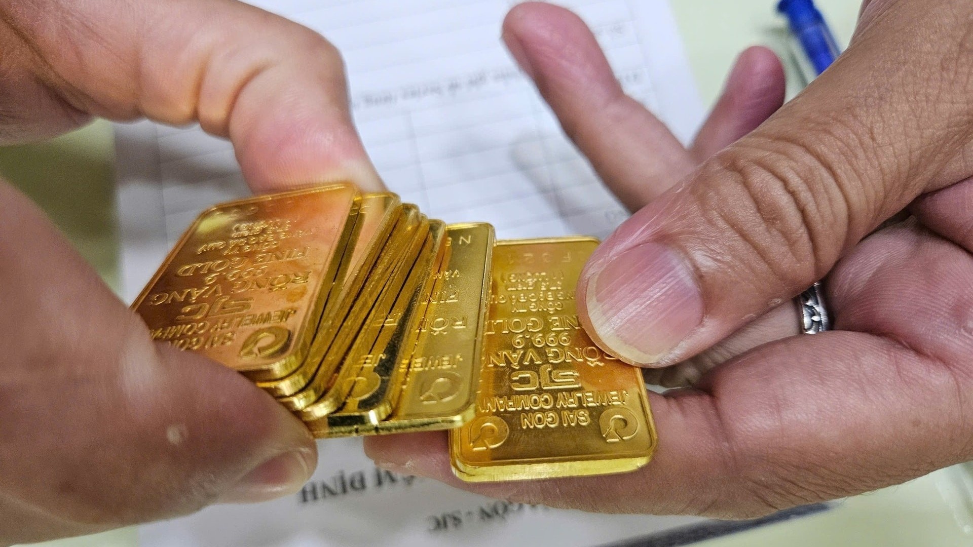 Chuyên gia hiến kế huy động 500 tấn vàng trong dân khi giá vàng biến động