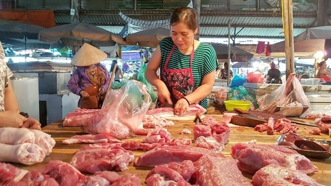 Giá lợn hơi chạm đáy lịch sử, vì sao thịt bán lẻ tại chợ vẫn cao ngất ngưởng?