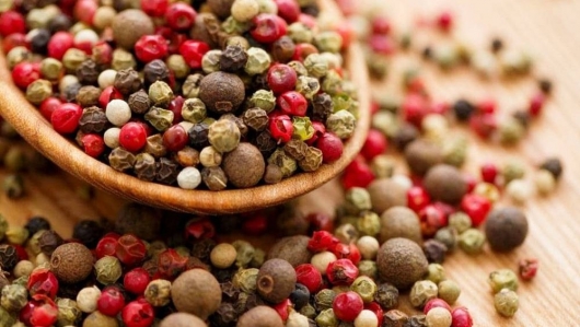 Giá hồ tiêu ngày 21/11: thị trường đi ngang, chờ tín hiệu từ vùng lũ