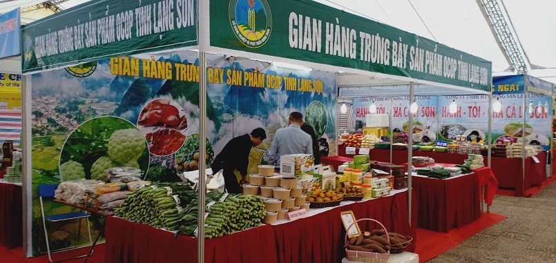 Gian hàng trưng bày sản phẩn OCOP của tỉnh Lạng Sơn