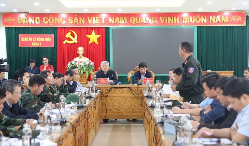 Địa phương cần tiếp tục tăng cường công tác cảnh báo, chủ động các phương án đưa người dân ra khỏi các vùng nguy hiểm, đặc biệt là các khu vực có nguy cơ ngập sâu, sạt lở khi có mưa lũ; xây dựng các phương án bố trí, bảo đảm nơi tránh trú lũ an toàn cho người dân… - Ảnh: VGP/Nguyễn Hoàng