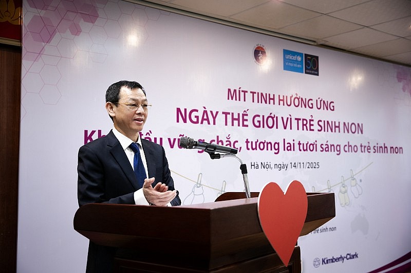 Thứ trưởng Bộ Y tế Nguyễn Tri Thức phát biểu tại lễ mít tinh.