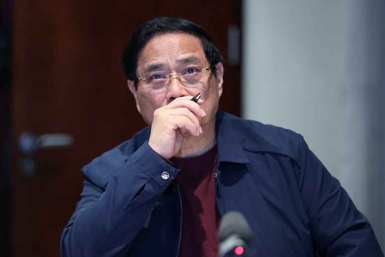 Kết luận cuộc họp khẩn trực tuyến lúc 2h sáng từ Nam Phi, Thủ tướng Phạm Minh Chính nhấn mạnh, Thủ tướng chỉ đạo tập trung cao nhất cho công tác cứu dân và ổn định đời sống sau thiên tai