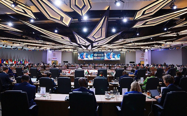 Thủ tướng cùng các nhà lãnh đạo thảo luận về những vấn đề mới nổi, có ý nghĩa chiến lược đối với sự phát triển của các quốc gia, đặc biệt là khoáng sản chiến lược, việc làm bền vững, trí tuệ nhân tạo - Ảnh: VGP/Nhật Bắc