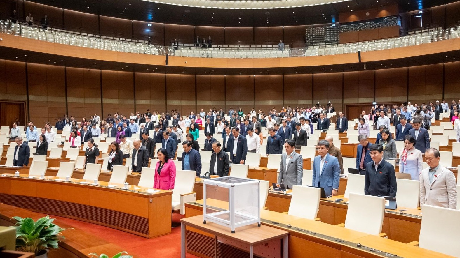 Quốc hội tưởng niệm đồng bào tử vong do thiên tai, bão lũ