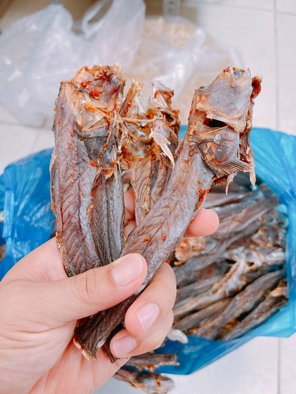 Loại cá “kỳ dị” trở thành đặc sản Cà Mau, phơi khô bán 500.000 đồng/kg vẫn cháy hàng