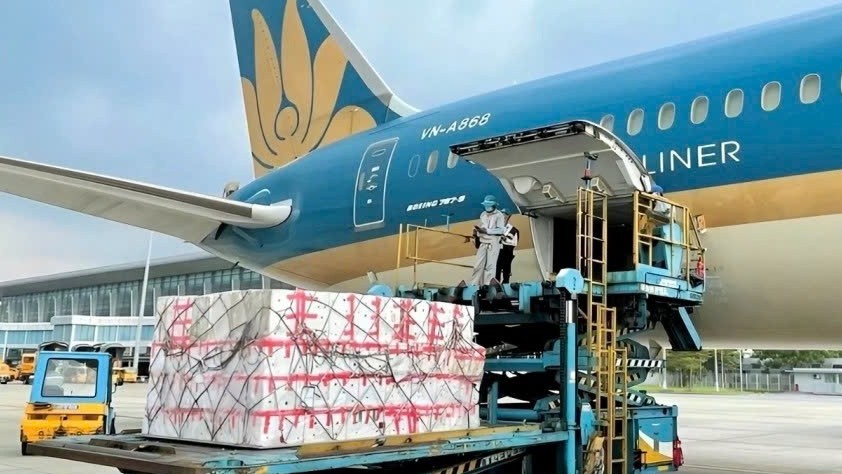 Các hãng hàng không khôi phục chuyến bay tới vùng mưa lũ