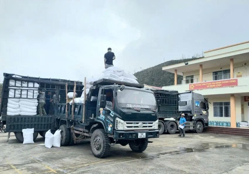 Chi cục Dự trữ Nhà nước khu vực XIII xuất cấp, vận chuyển, bàn giao 2.000 tấn gạo (đợt 1) cho tỉnh Đắk Lắk. Ảnh: BTC