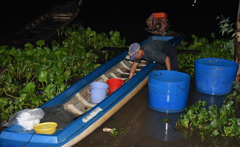 Độc đáo phiên chợ ma Tha La trong mùa nước nổi ở An Giang