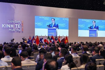 Thủ tướng nêu 3 quan điểm, 5 giải pháp chiến lược tại Diễn đàn Kinh tế mùa thu 2025