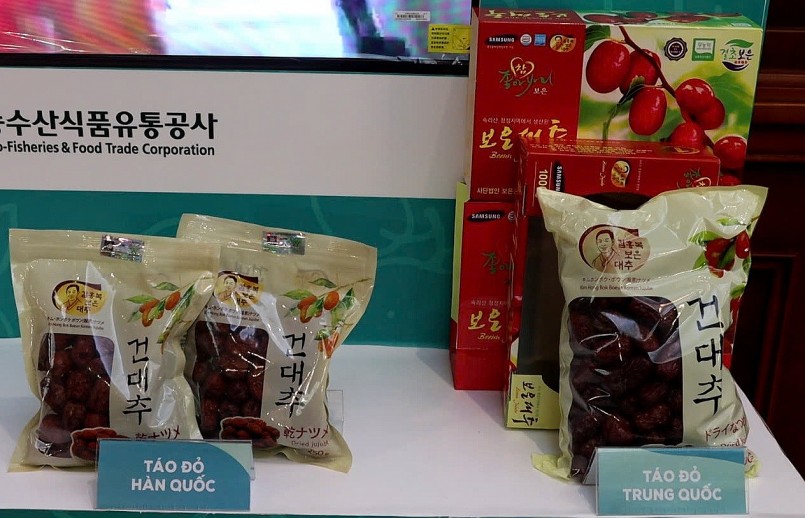 Táo đỏ đủ loại giá, thật – giả lẫn lộn: nhận biết thế nào cho đúng?