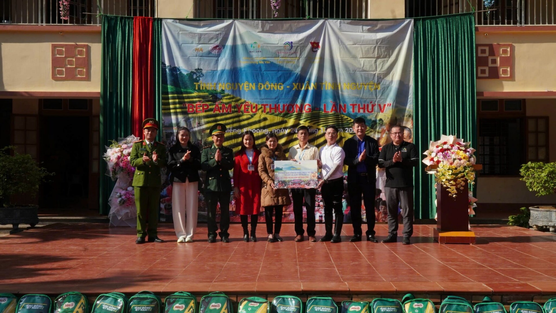 Bếp ấm yêu thương lần thứ V: Hành trình 895 món quà, 566 bữa ăn và những hơi ấm lan tỏa đến trẻ em vùng cao Sơn La Bếp ấm yêu thương lần thứ V: Hành trình 895 món quà, 566 bữa ăn và những hơi ấm lan tỏa đến trẻ em vùng cao Sơn La