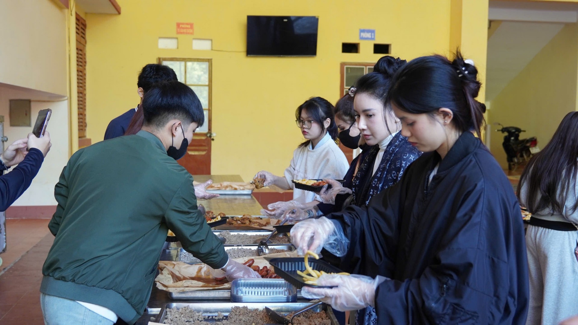 Bếp ấm yêu thương lần thứ V: Hành trình 895 món quà, 566 bữa ăn và những hơi ấm lan tỏa đến trẻ em vùng cao Sơn La Bếp ấm yêu thương lần thứ V: Hành trình 895 món quà, 566 bữa ăn và những hơi ấm lan tỏa đến trẻ em vùng cao Sơn La