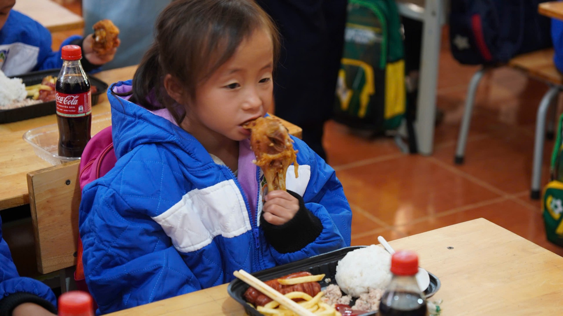 Bếp ấm yêu thương lần thứ V: Hành trình 895 món quà, 566 bữa ăn và những hơi ấm lan tỏa đến trẻ em vùng cao Sơn La Bếp ấm yêu thương lần thứ V: Hành trình 895 món quà, 566 bữa ăn và những hơi ấm lan tỏa đến trẻ em vùng cao Sơn La