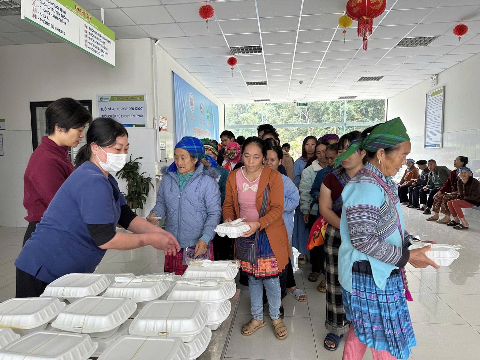 Bếp ấm yêu thương lần thứ V: Hành trình 895 món quà, 566 bữa ăn và những hơi ấm lan tỏa đến trẻ em vùng cao Sơn La Bếp ấm yêu thương lần thứ V: Hành trình 895 món quà, 566 bữa ăn và những hơi ấm lan tỏa đến trẻ em vùng cao Sơn La