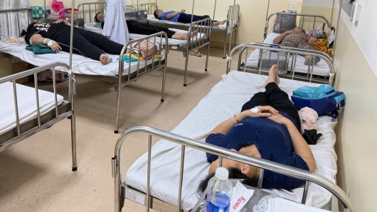TP.HCM: Liên tiếp 2 vụ nghi ngộ độc, 79 người nhập viện